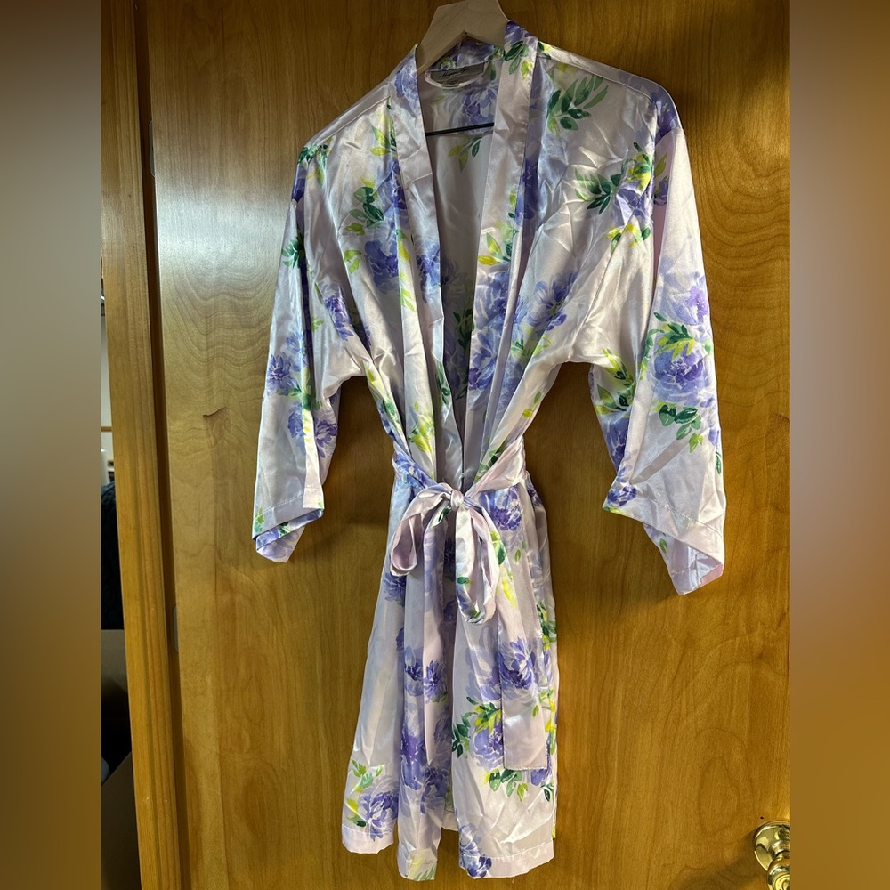 Morgan Taylor Intimates Small / Medium Purple Floral Robe